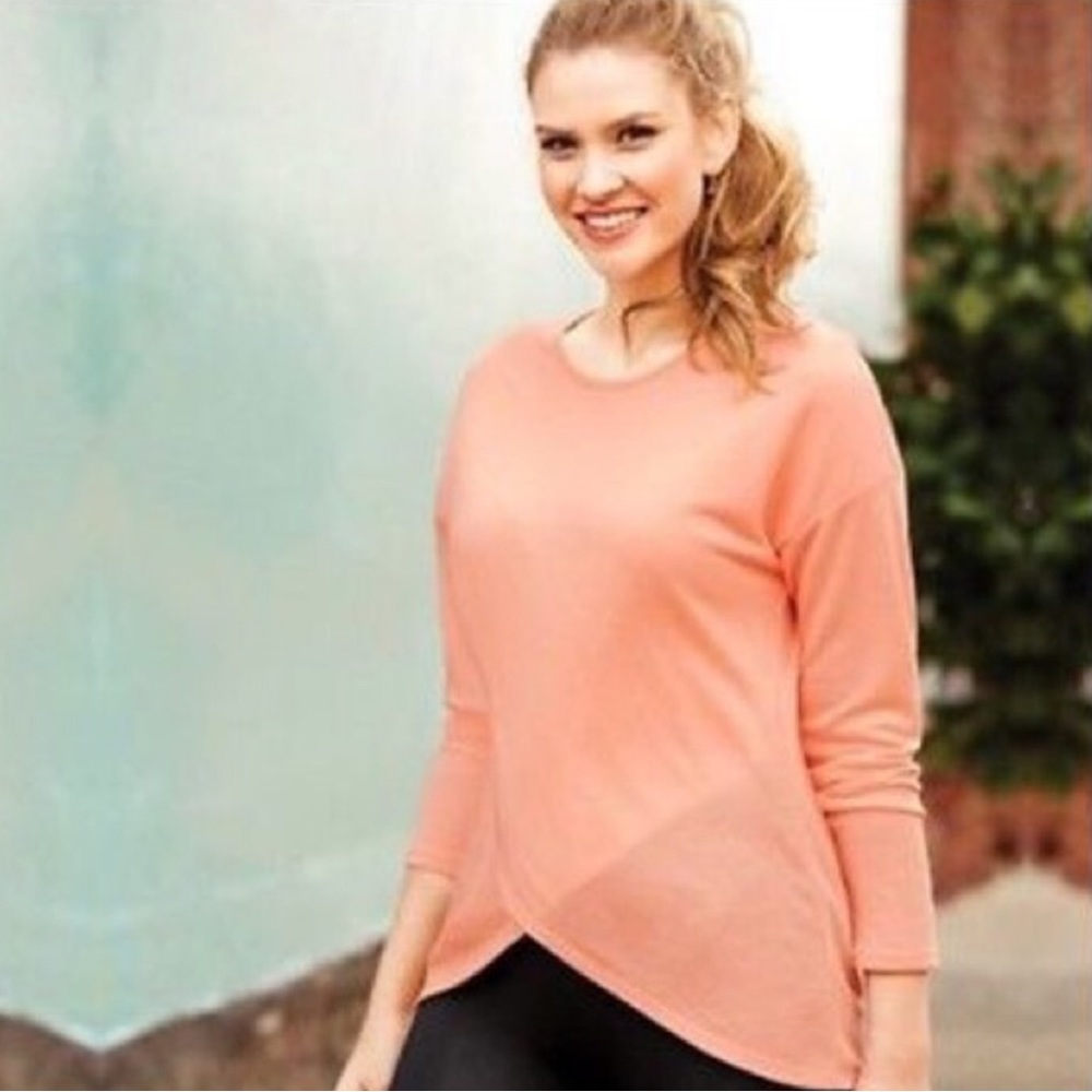 Signature Weekend Peach Lightweight High Low Top size Small